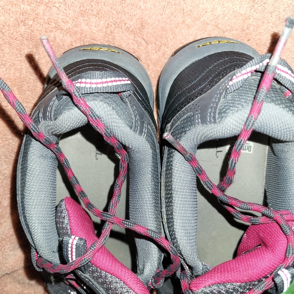 Women's Keen Koven hiking boots 7.5 WIDE Gray - Picture 6 of 7